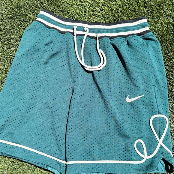 Nike Lace Twirl Green Basketball Shorts Mens Size Large - Picture 2 of 9